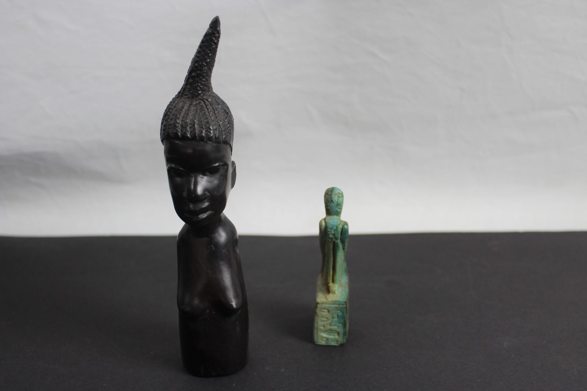 Zwei Skulpturen, Ägypen bzw. Afrika