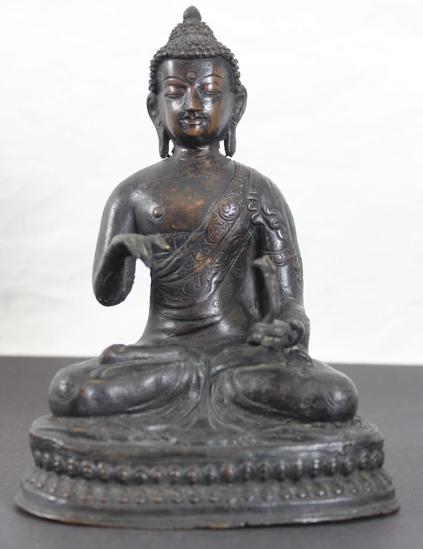 China 17. Jhdt Bronze Buddha im Lotussitz mit Schlange im rechten Arm - Bild 4 aus 5