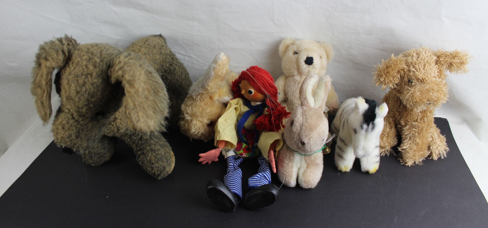 Konvolut Stofftiere Hund, Hase, Hase, Hund, Teddybär und Marionette