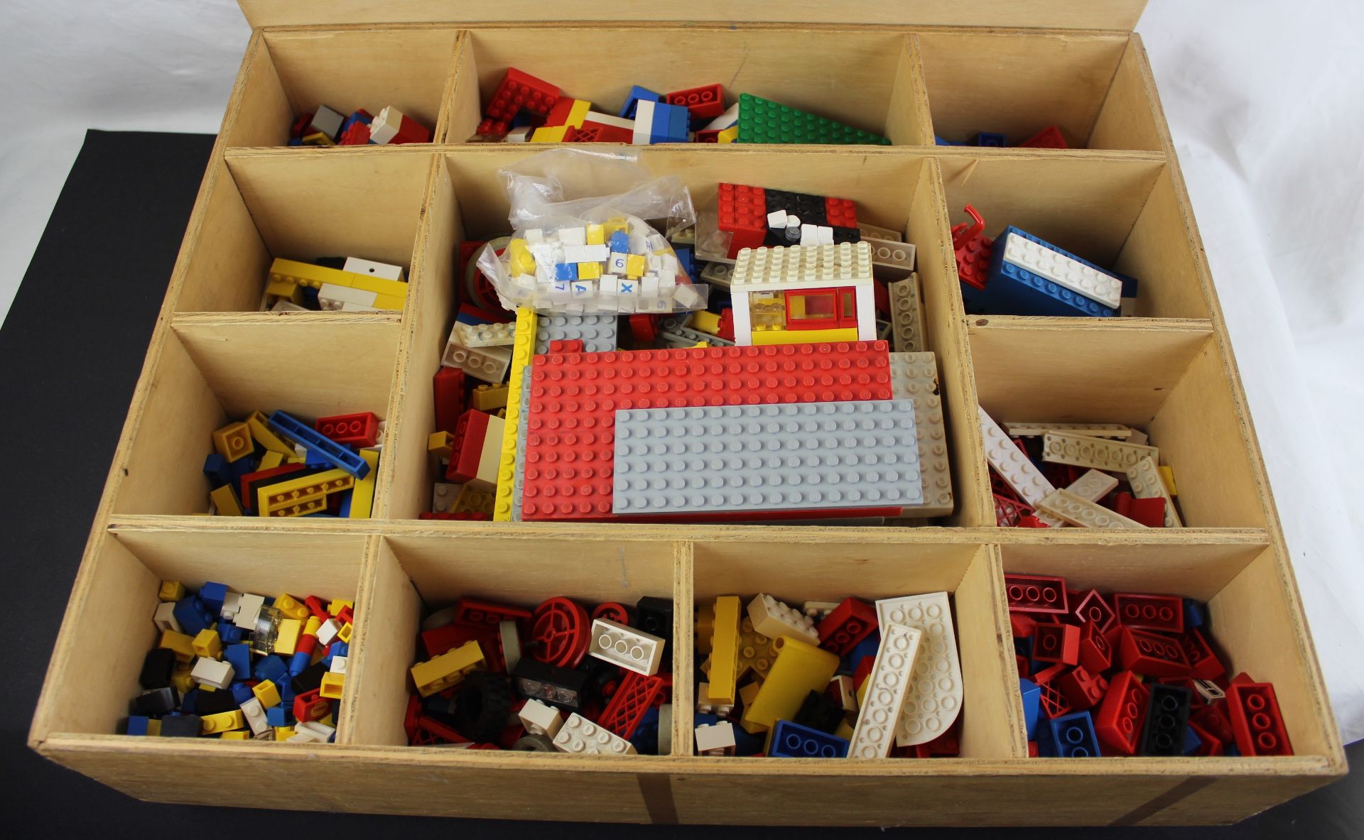 Konvolut Lego in Original Holzbox - Bild 2 aus 2
