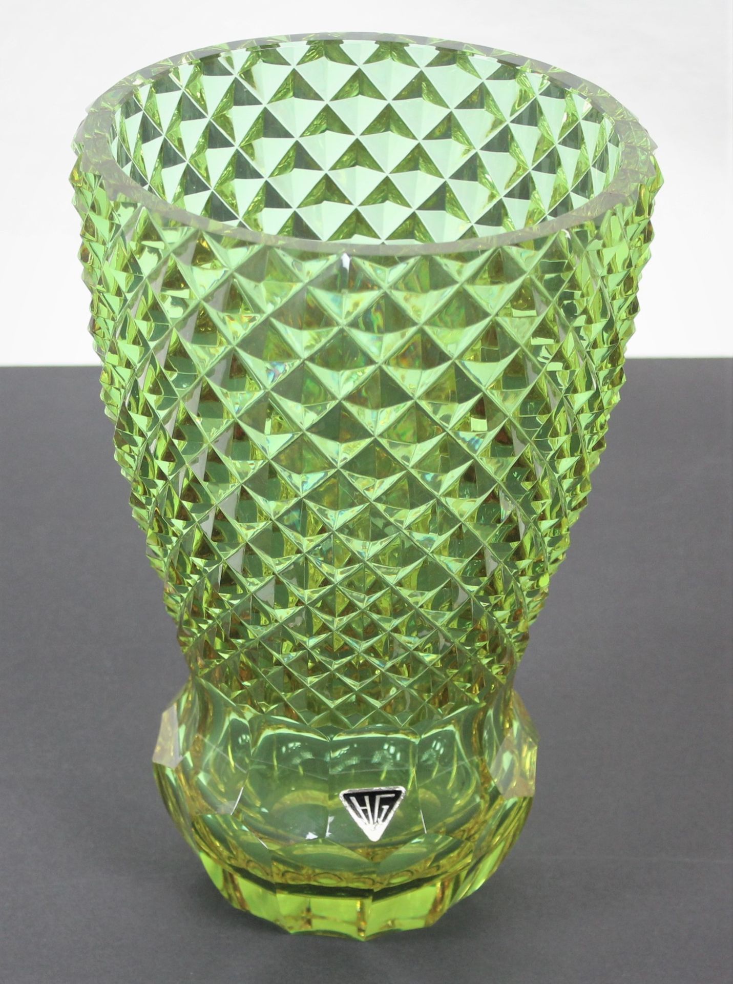 Geschliffene Dickwandige Uranglas Vase