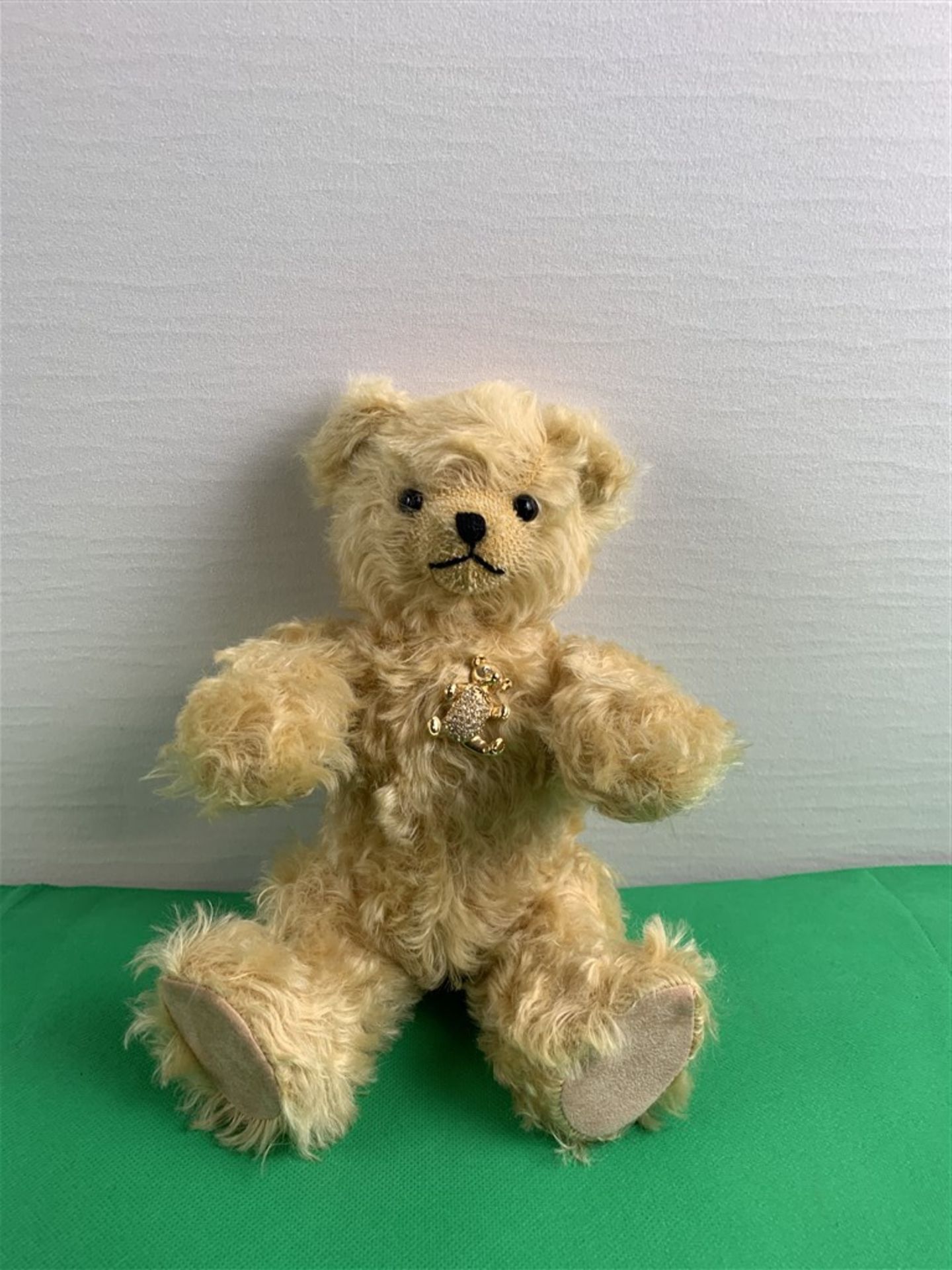 Bing Teddybär, Spieluhr, Schlüssel Rücks. Pin, Marke,H. 27 cm