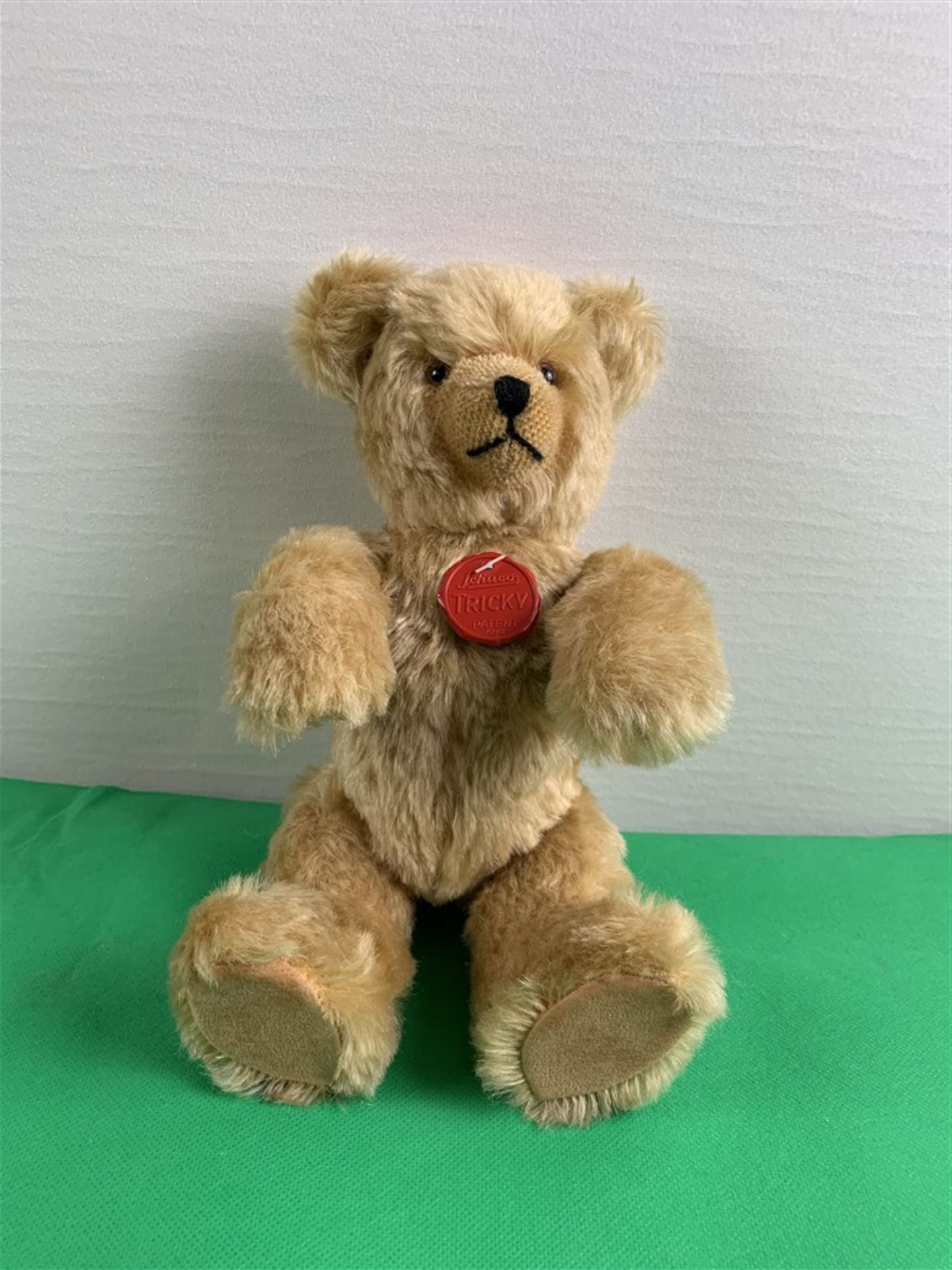 Schuco Teddybär mit Marke sprechend,/H. 27 cm - Bild 2 aus 2