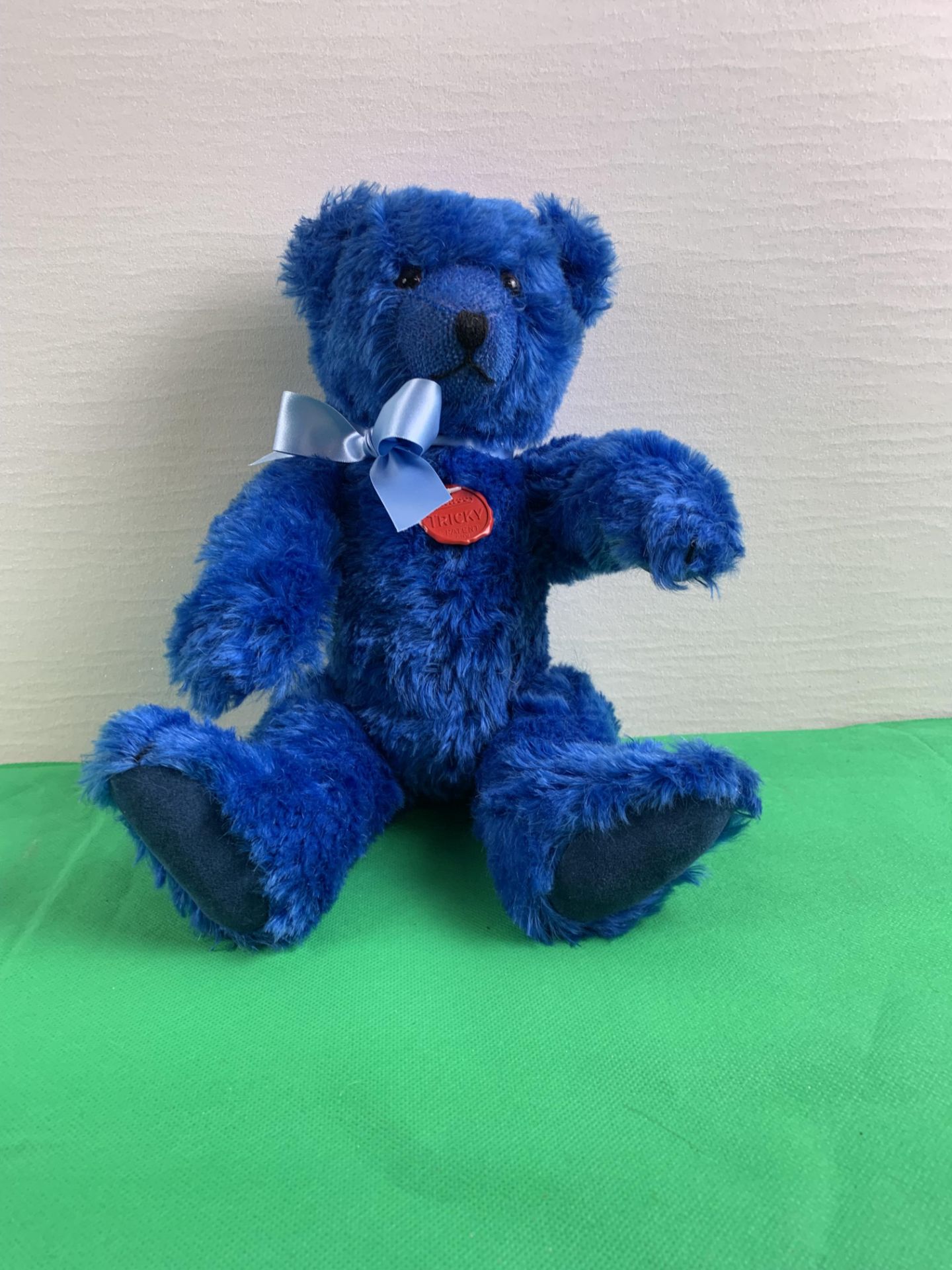 Schuco blauer Teddybär sprechend H. 33 cm
