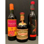 Alcohol - Drambuie, 40%, 75cl; Tall Horse Pinotage 2013, etc (3)