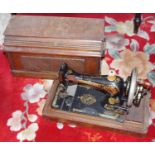 A Singer manual sewing machine, oak case, c.1910