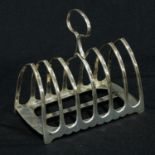 A silver seven bar toast rack, Z.Barraclough & Sons, Sheffield, 151g