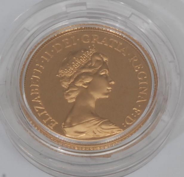 Coin, GB, Elizabeth II, 1983 gold sovereign, obv: Arnold Machin head, from the Royal Portrait