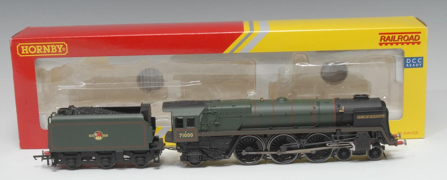 Hornby OO Gauge R3168 BR 4-6-2 Class 8 "Duke of Gloucester" locomotive and six wheel tender (DCC