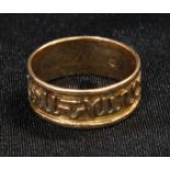 An 18ct gold ring, inscribed with Egyptian script, 4.42g