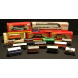 Model Railway - a Piko Ho Gauge wagon, boxed; Hornby OO Gauge wagons, boxed and unboxed (16)