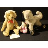 A House of Nisbet 'Yes-No' teddy bear, 32cm high with certificate, signature edition No.1933 of 5000