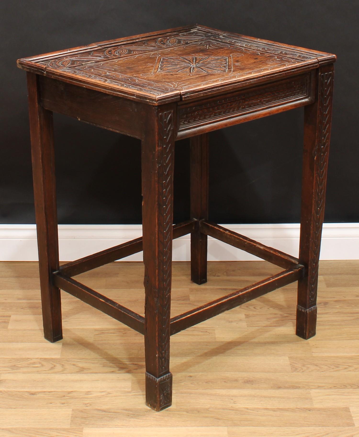 An unusual oak box or bible table, hinged rectangular top incise carved in the 17th century taste, - Bild 3 aus 4