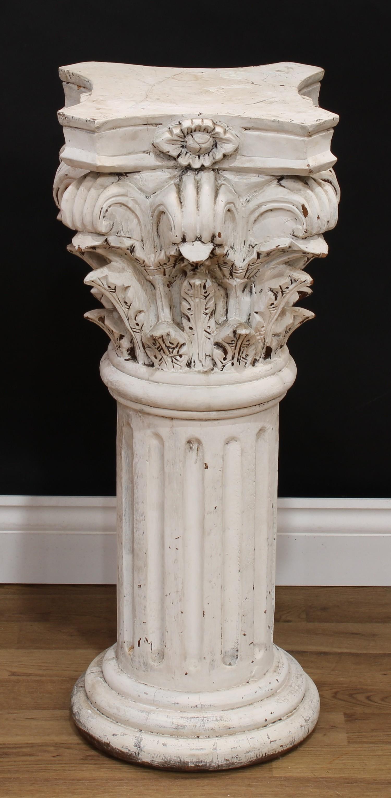 A pair of painted hardwood statuary pedestals, each as a Cornithian column with an incurve square - Bild 2 aus 5