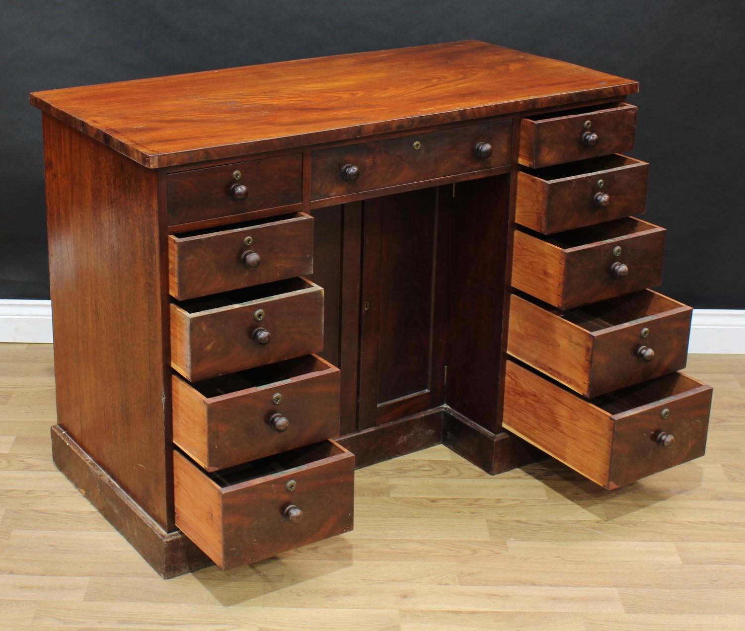 A Victorian mahogany kneehole desk, oversailing rectangular top above three frieze drawers, a pair - Bild 3 aus 3