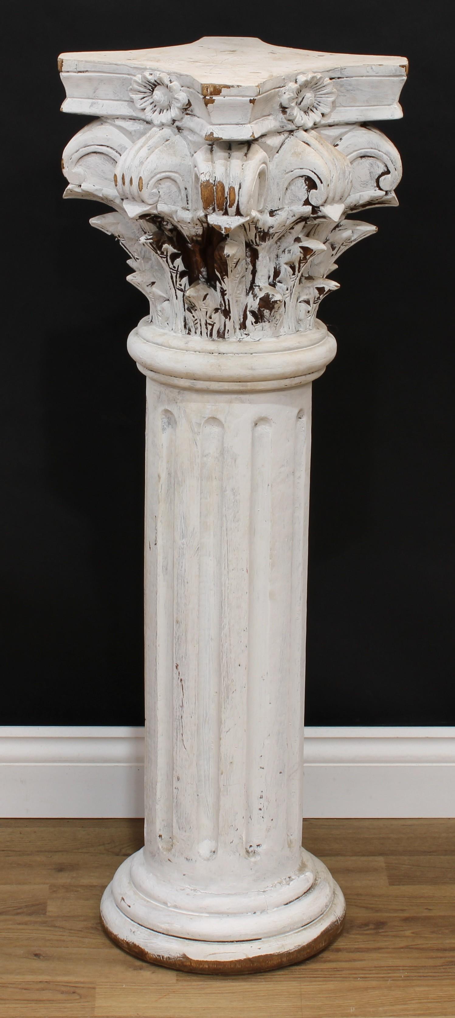 A pair of painted hardwood statuary pedestals, each as a Cornithian column with an incurve square - Bild 5 aus 5