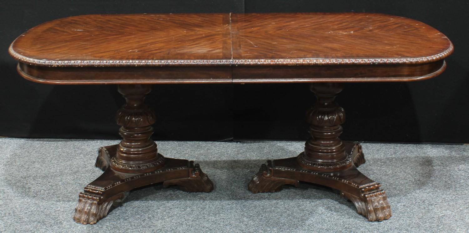 A contemporary Post-Regency design twin-pillar extending dining table, discorectangular top with ' - Bild 2 aus 5