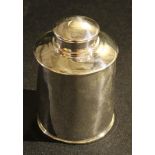 A George V silver cylindrical tea caddy, 11cm high, London 1916