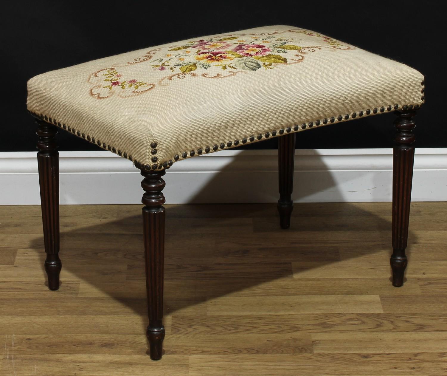 A George III Revival mahogany stool or window seat, rectangular top, turned and fluted legs, 44cm - Bild 3 aus 3