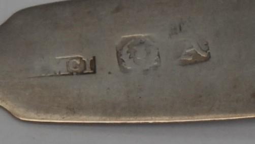 A Scottish Provincial silver Fiddle pattern teaspoon, possibly J. McIver, Fochabers, c.1830 - Bild 2 aus 2