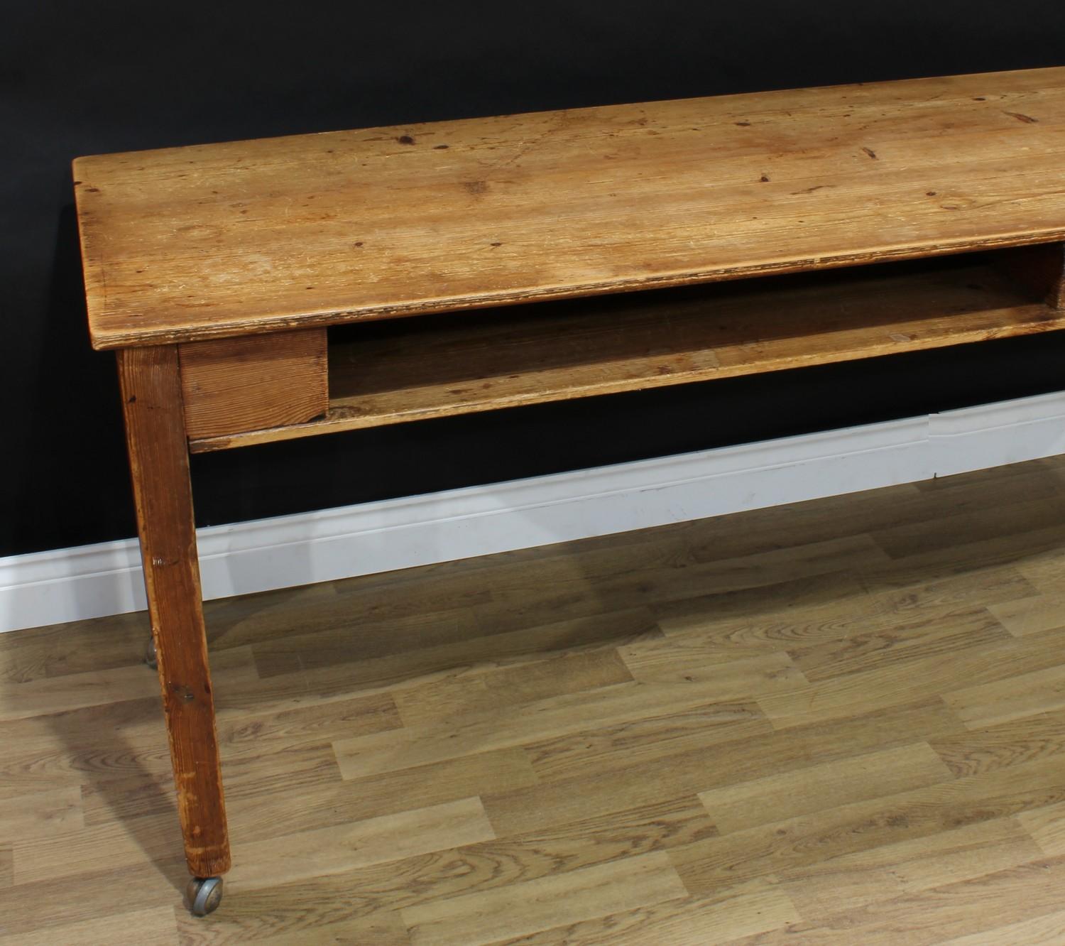 A 19th century vernacular pitch pine farmhouse serving table, slightly oversailing rectangular top - Bild 3 aus 3