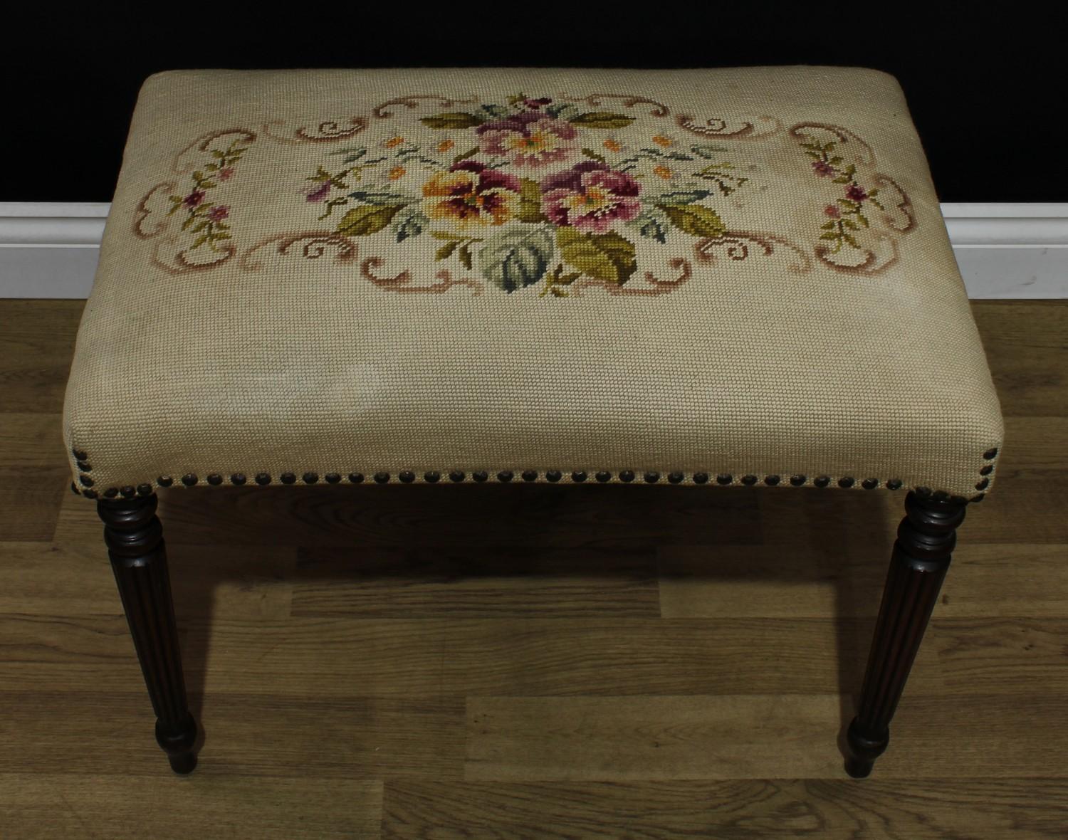 A George III Revival mahogany stool or window seat, rectangular top, turned and fluted legs, 44cm - Bild 2 aus 3