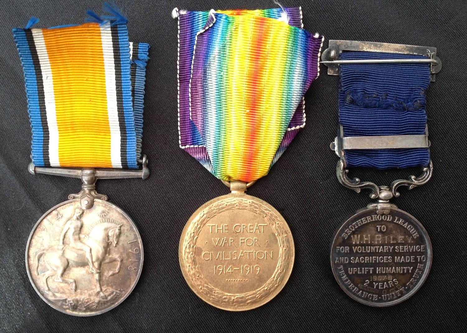WW1 British War Medal and Victory Medal plus a silver Brotherhood League Temperance Medal with Two - Bild 2 aus 4