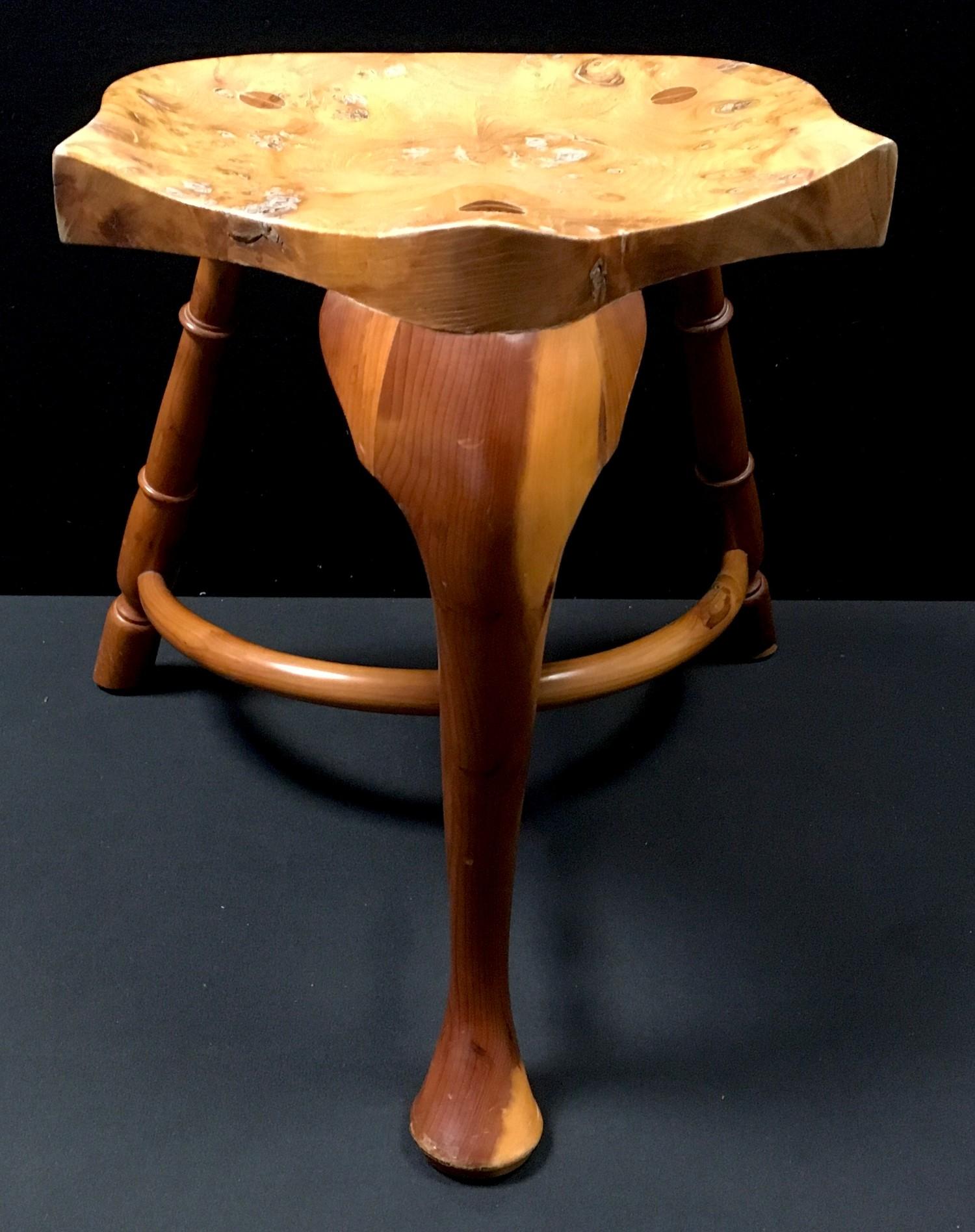 A Stewart Linford burr elm and yew wood stool, shaped saddle seat, cabriole forelegs, turned rear - Bild 2 aus 2