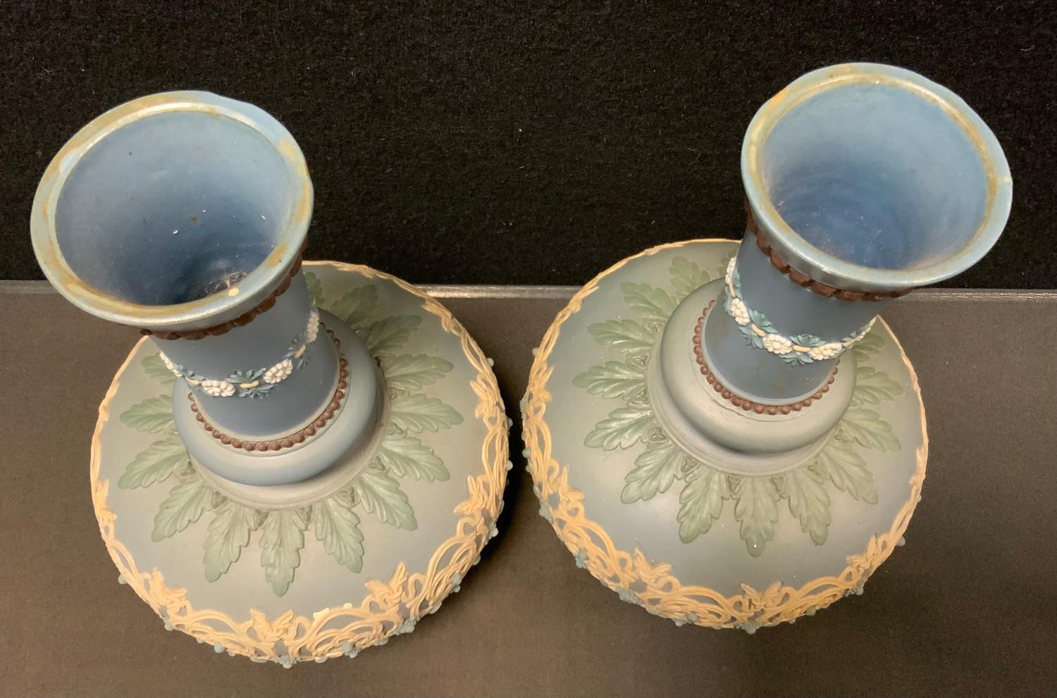 A pair of Doulton Lambeth Siliconware vases, molded with a lattice and floral band, impressed marks, - Bild 5 aus 7