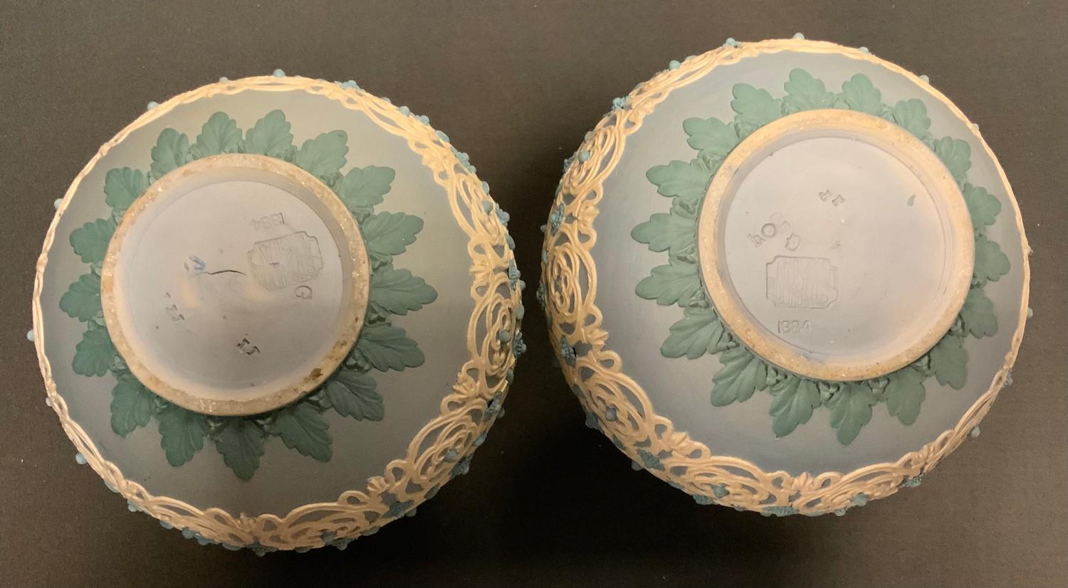 A pair of Doulton Lambeth Siliconware vases, molded with a lattice and floral band, impressed marks, - Bild 6 aus 7