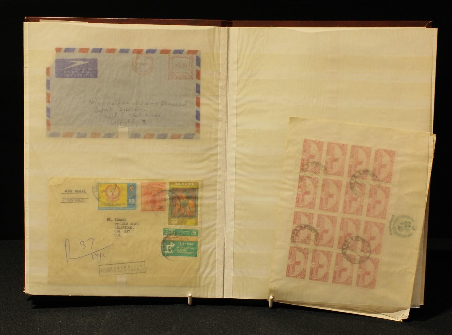 Stamps - Pakistan stamps and postal history in album - Bild 2 aus 3