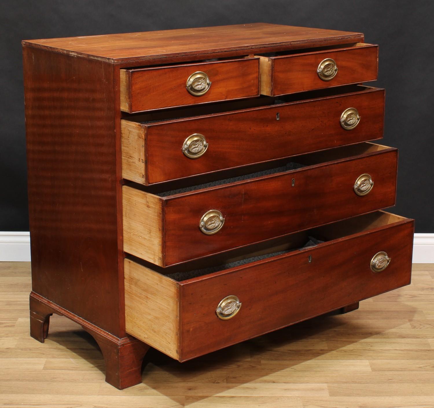 A Regency mahogany chest, flush rectangular top above two short and three long graduated - Bild 3 aus 3