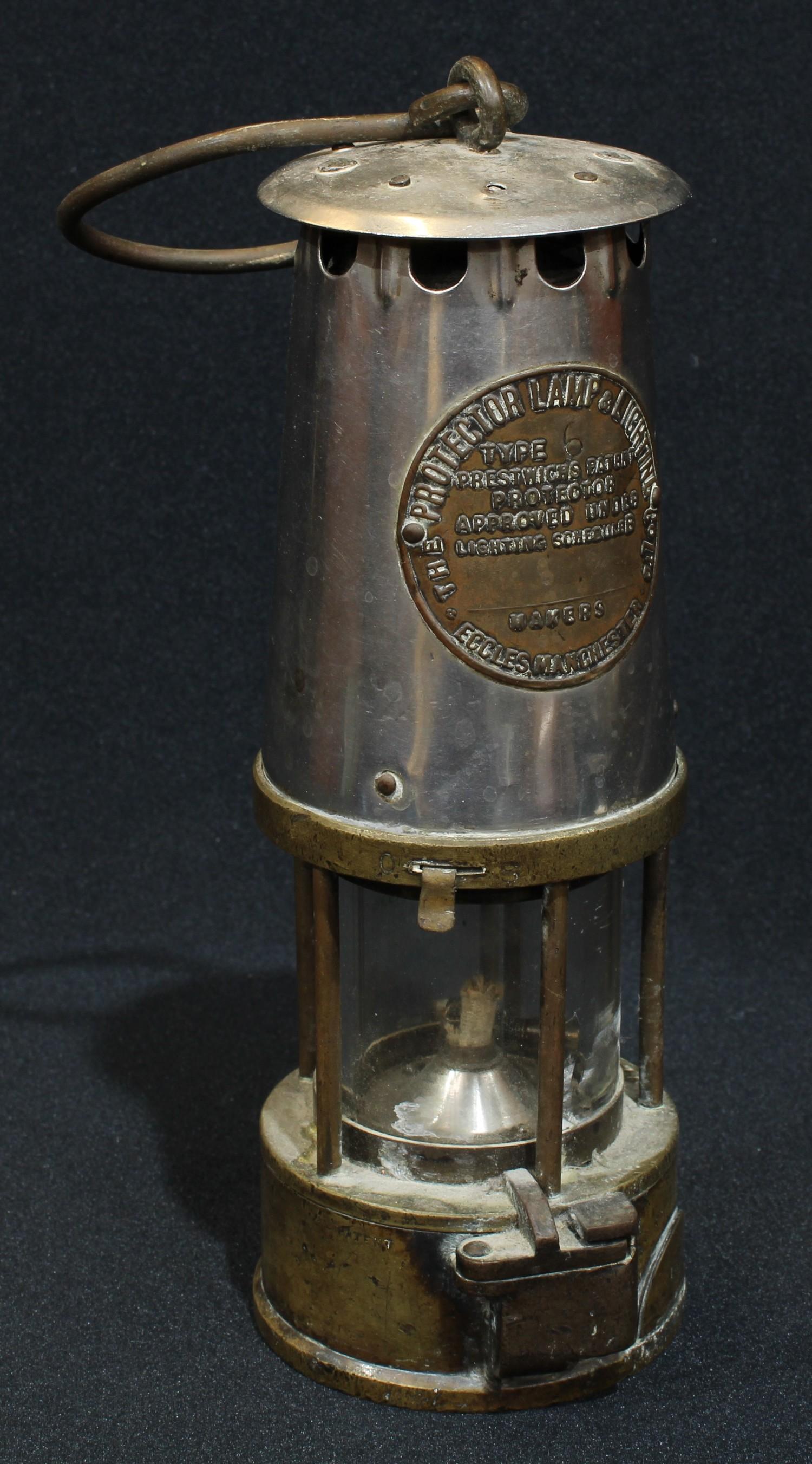 A miner's safety lamp, Protector Lamp and Lighting Co. Ltd., Eccles, Manchester, Type 6 - Bild 2 aus 3