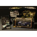 Toys - a 1:24 scale radio controlled battle tank, Leopard II A5, boxed; a Maisto 1:18 scale
