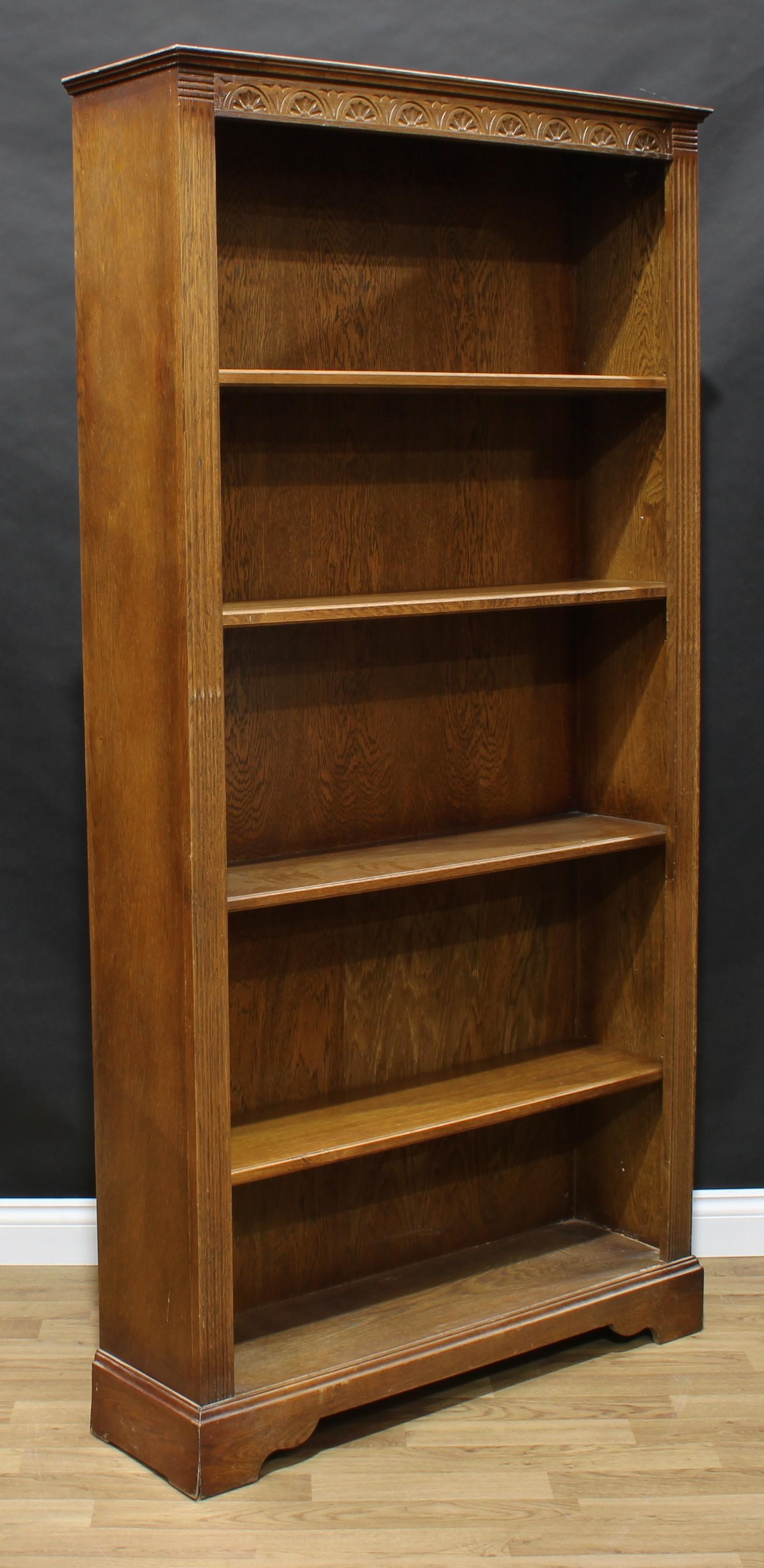 An Old Charm style oak tall open bookcase - Bild 2 aus 2