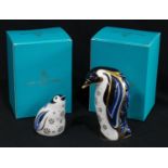 A Royal Crown Derby paperweight, Aurora Mother Penguin, Collector's Guild Exclusive 2014, gold
