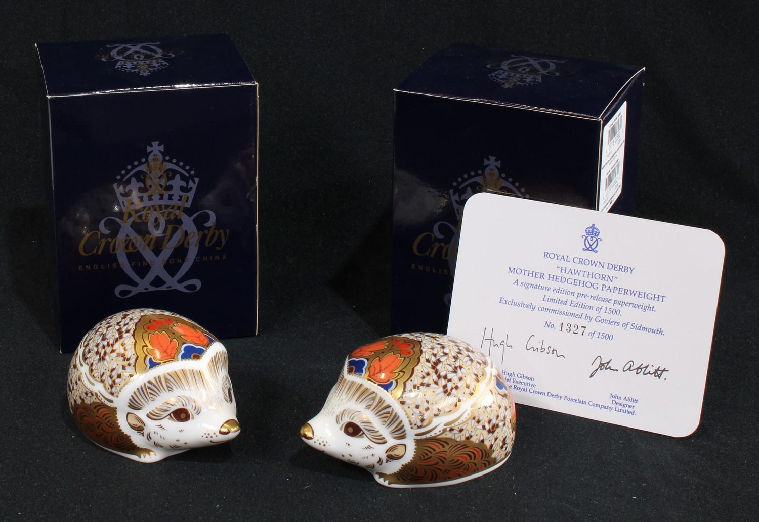 A Royal Crown Derby paperweight, Hawthorn Mother Hedgehog, limited signature edition, 1,327/1,500,