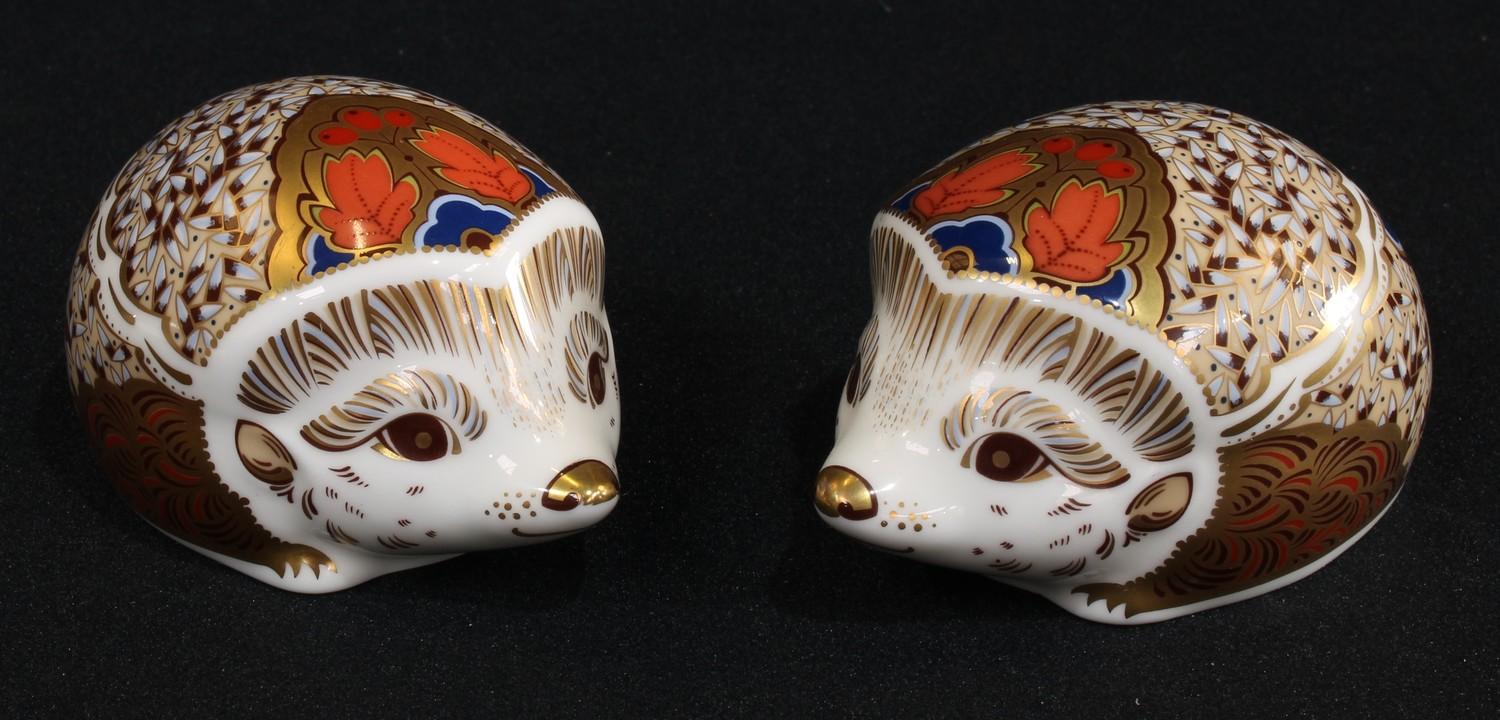 A Royal Crown Derby paperweight, Hawthorn Mother Hedgehog, limited signature edition, 1,327/1,500, - Bild 2 aus 2