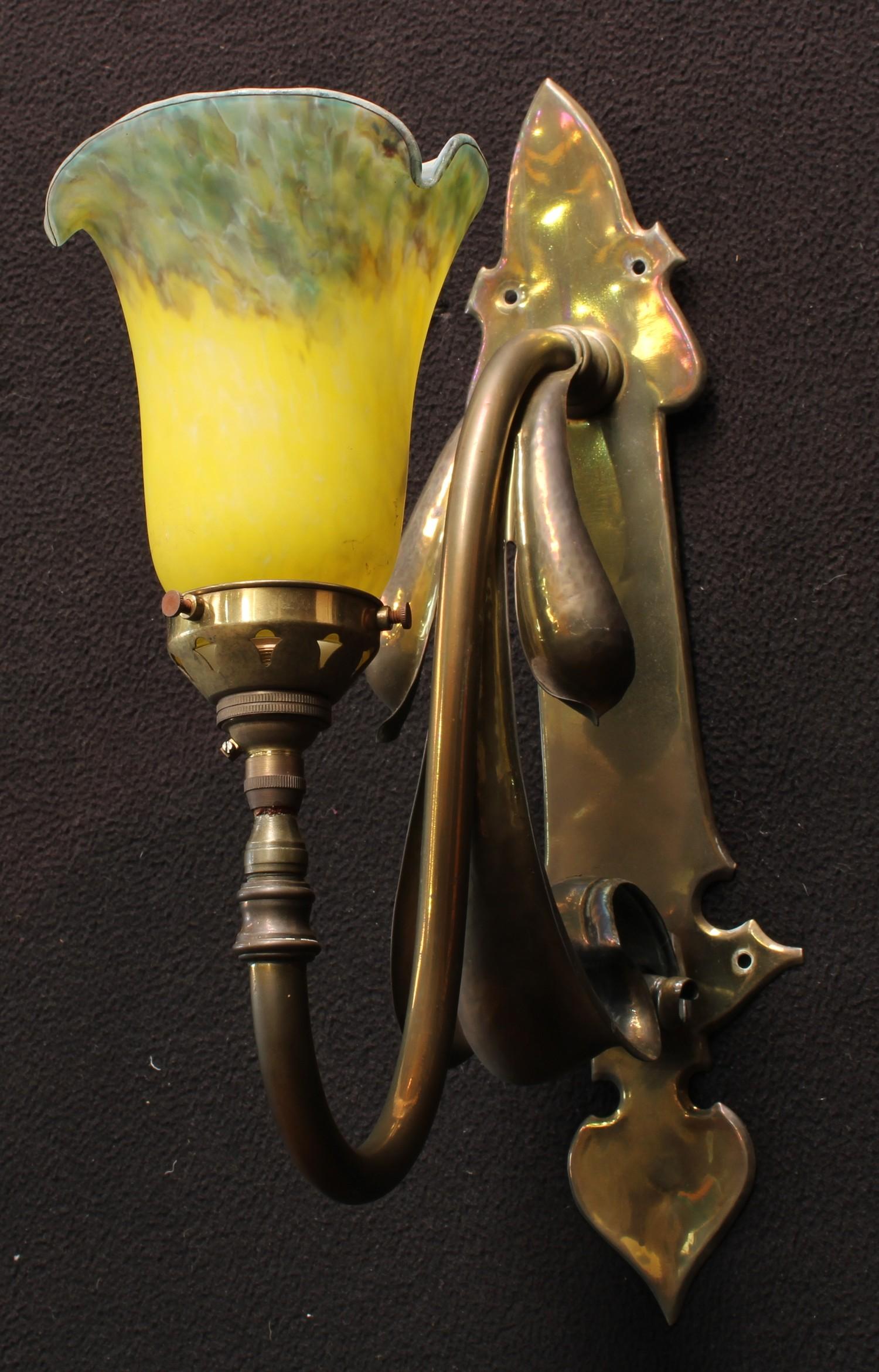 An Art Nouveau brass wall sconce with marbled glass shade - Image 2 of 2