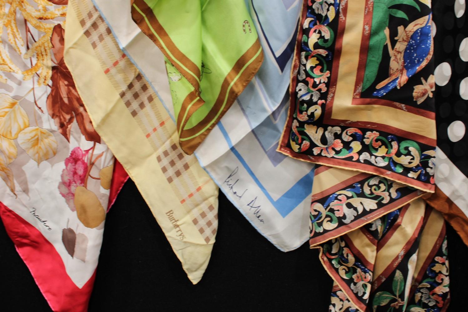 Lady's Accessories - vintage silk scarves including Burberrys, YSL, Mantero, Richard Allan [5], - Bild 4 aus 7
