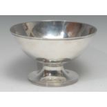 A George III Irish provincial silver pedestal bowl, reeded borders, spreading circular foot, 18cm