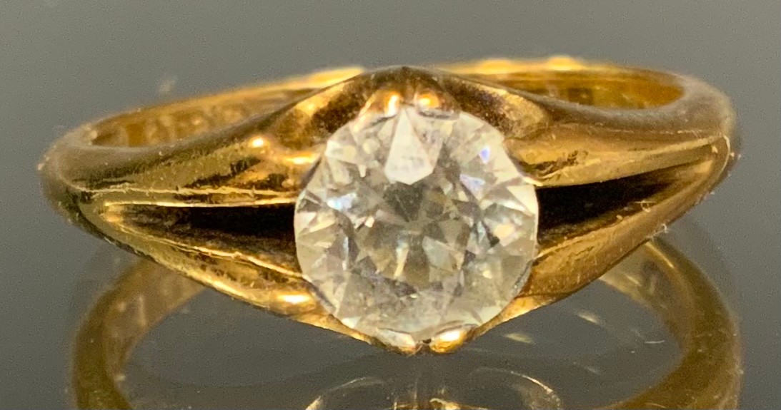 A gentleman's diamond solitaire signet ring, old round brilliant cut diamond measuring approx 6.59mm