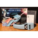 Sci-Fi, Star Trek - a Bandai/Playmates stock no.16062 Stafleet Type II Phaser, collectors series