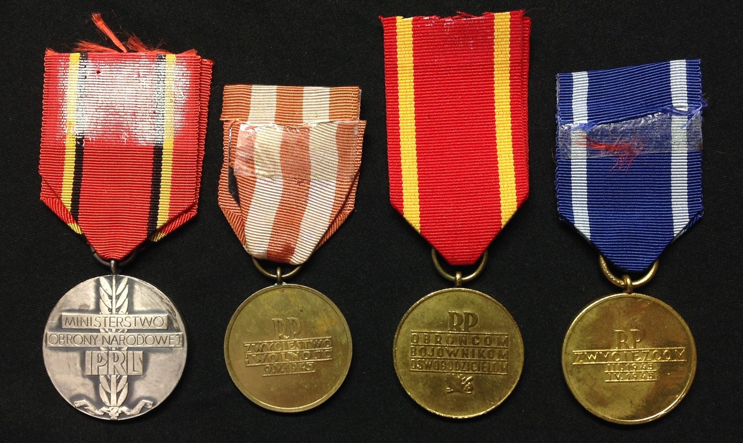 WW2 Polish Campaign Medal collection comprising of : Warsaw Medal: Oder-Nyes-Baltic Medal: Berlin - Image 2 of 2