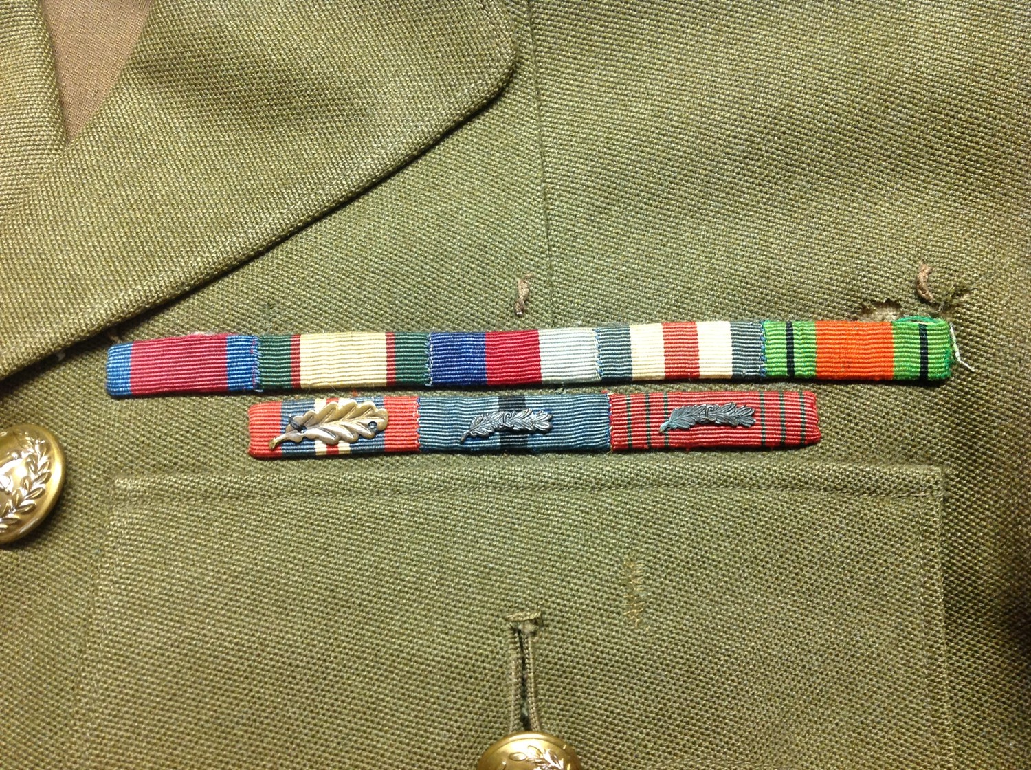 WW2 British Brigadiers Service Dress Tunic. Complete with original buttons, medals ribbons, gorget - Image 7 of 11