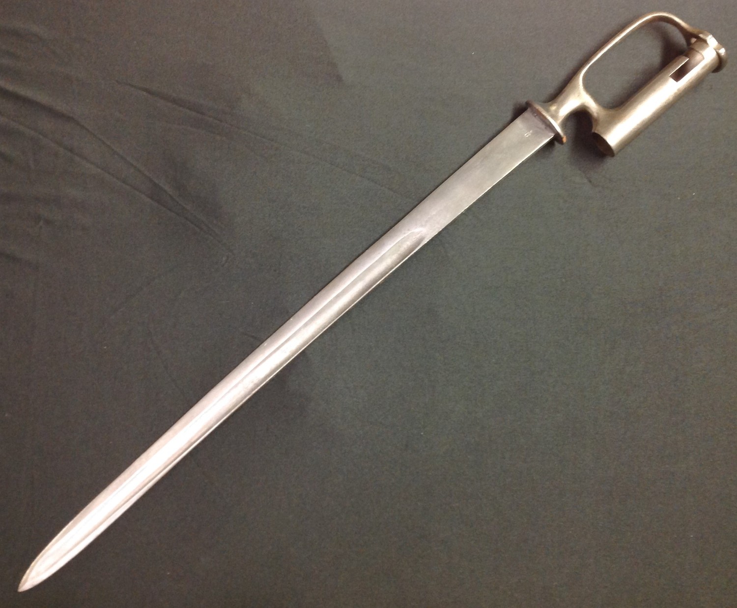 British East India Company Sapper and Miner?s sword bayonet made by Heighington. Designed to fit a - Image 2 of 9