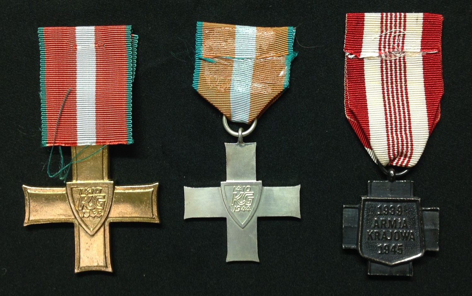 Polish Order Krzyza Grunwaldu, Order of Grunwald 1st class and Order of Grunwald 2nd class. Ribbon - Image 2 of 2
