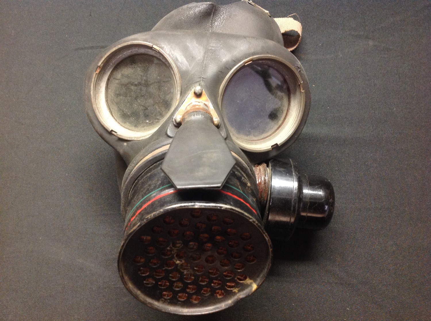 WW2 British Home Front Special Service Civil Duty Respirator MkIII Radio Operators rare variant. - Image 3 of 7