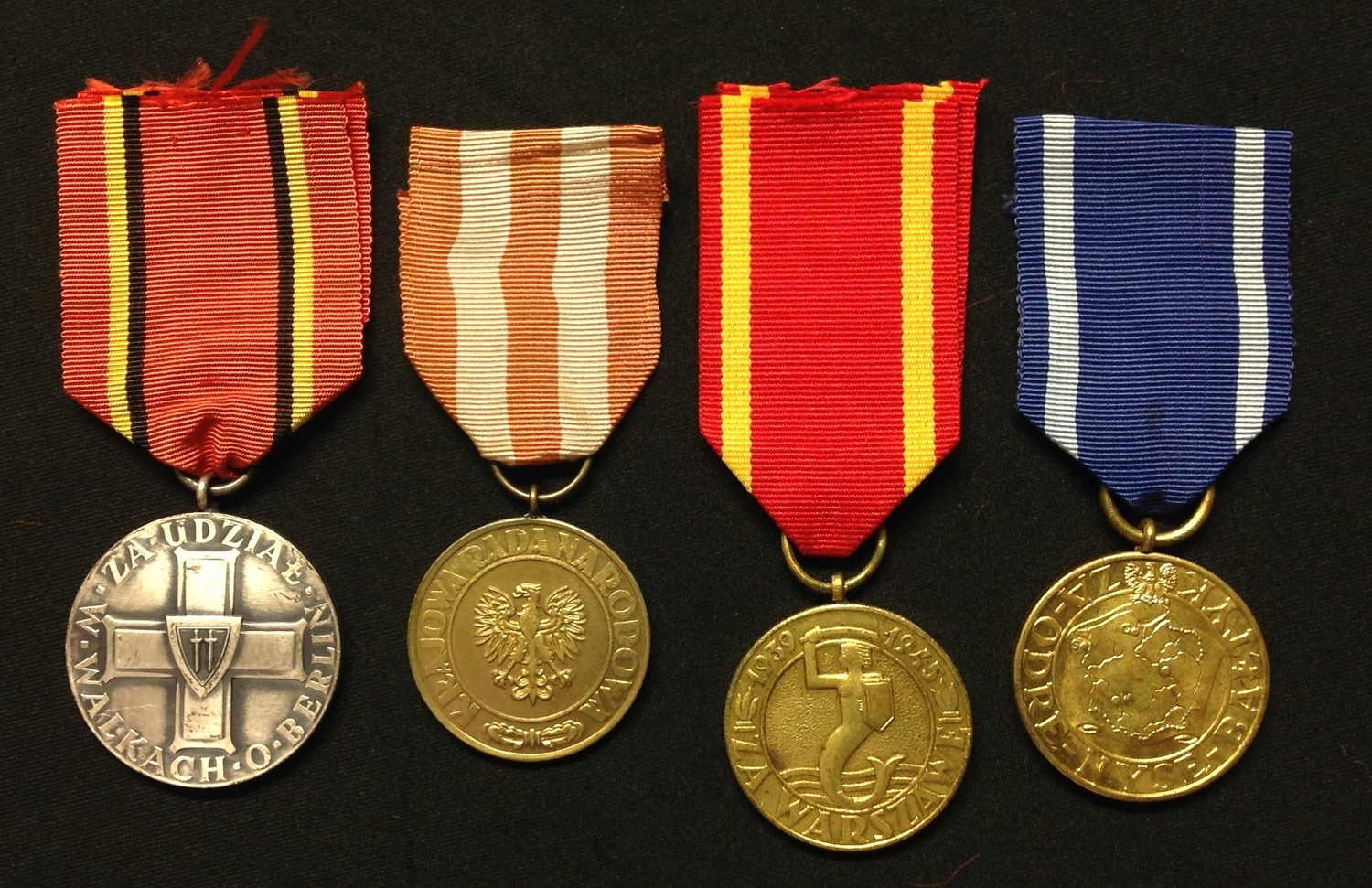 WW2 Polish Campaign Medal collection comprising of : Warsaw Medal: Oder-Nyes-Baltic Medal: Berlin