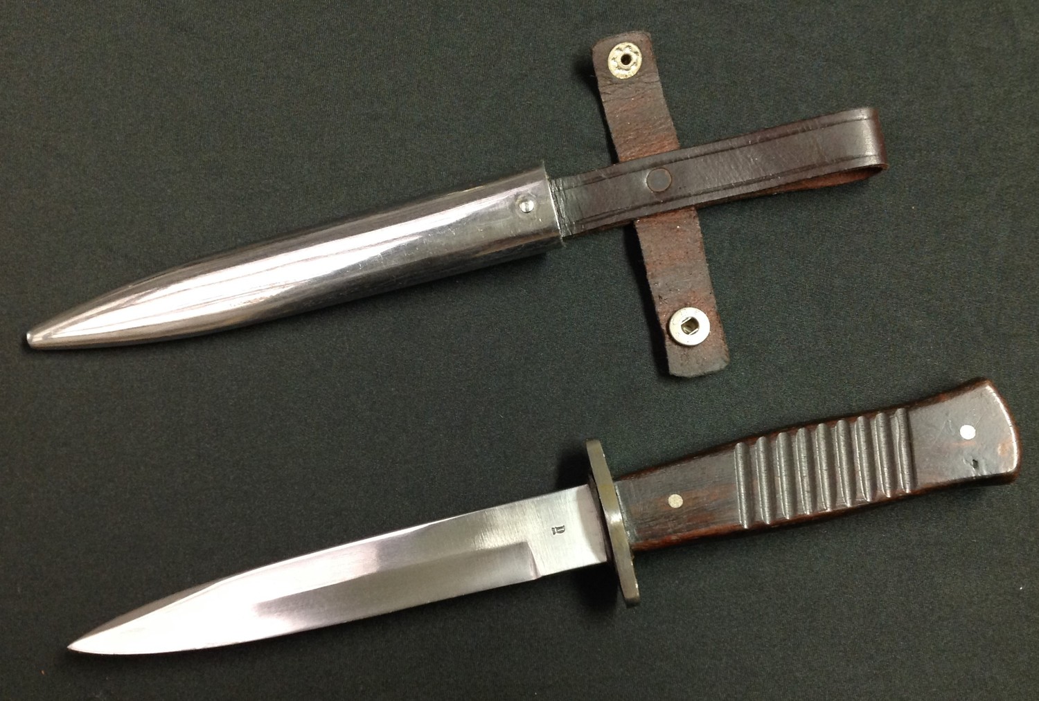 REPRODUCTION WW1 Imperial German Nahkampfmesser Trench Knife. Single edged blade 157mm in length.